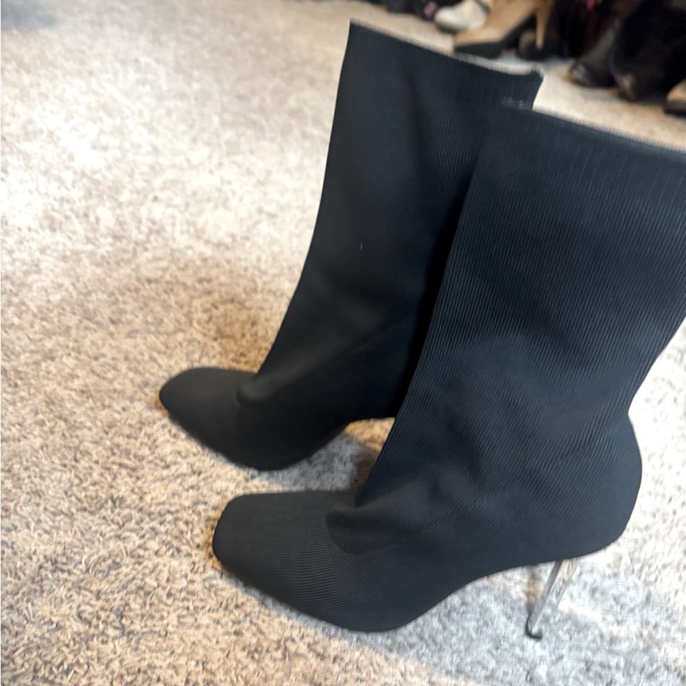 Women’s Size 8 black heel boots